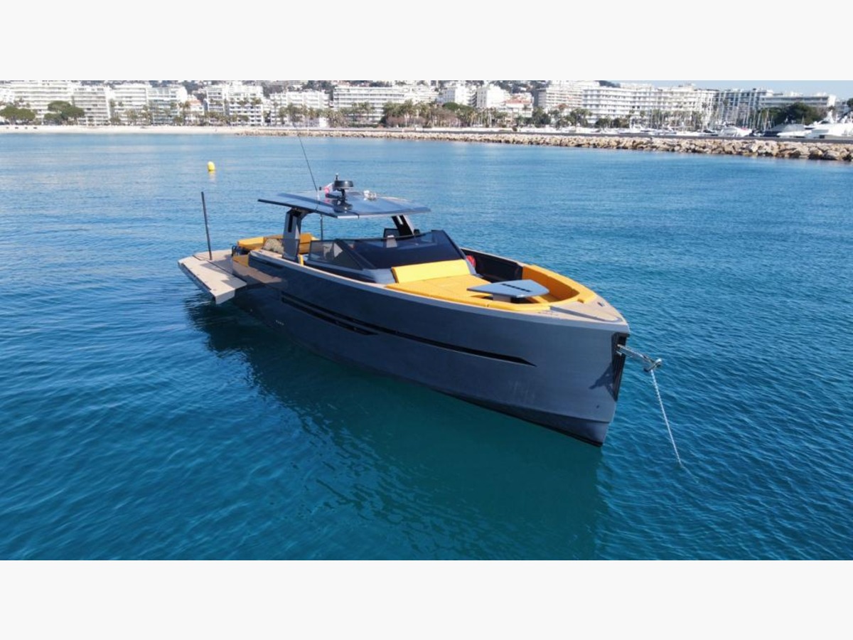 M/Y FLYING SPUR 2