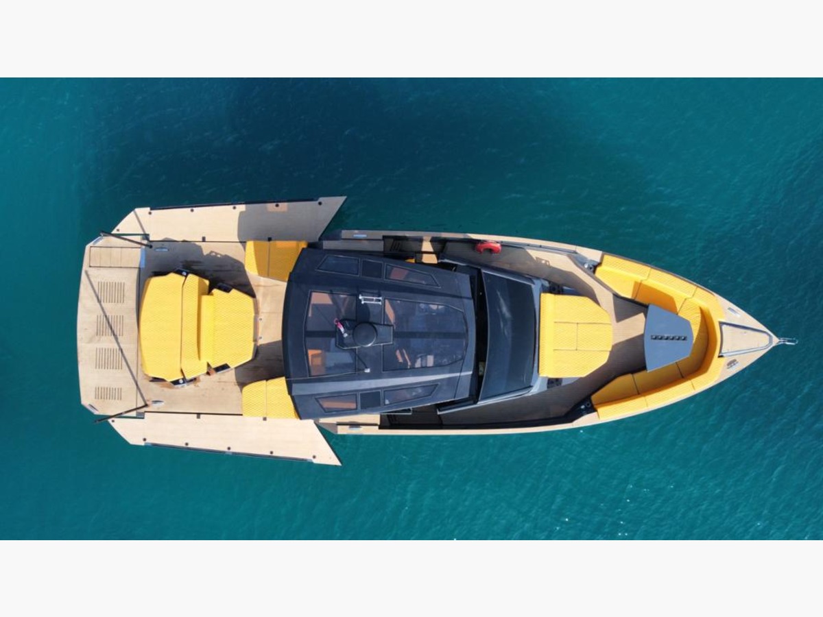 M/Y FLYING SPUR 2