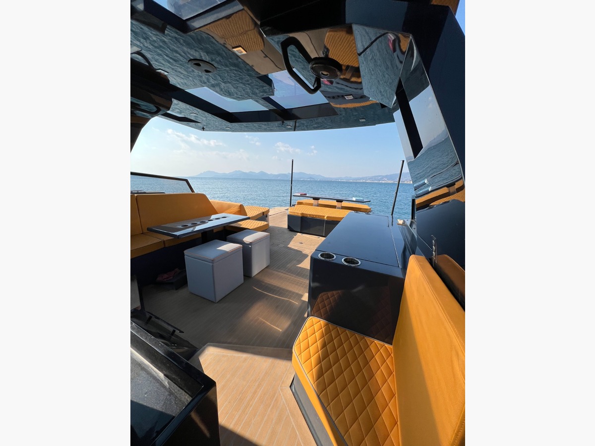 M/Y FLYING SPUR 2