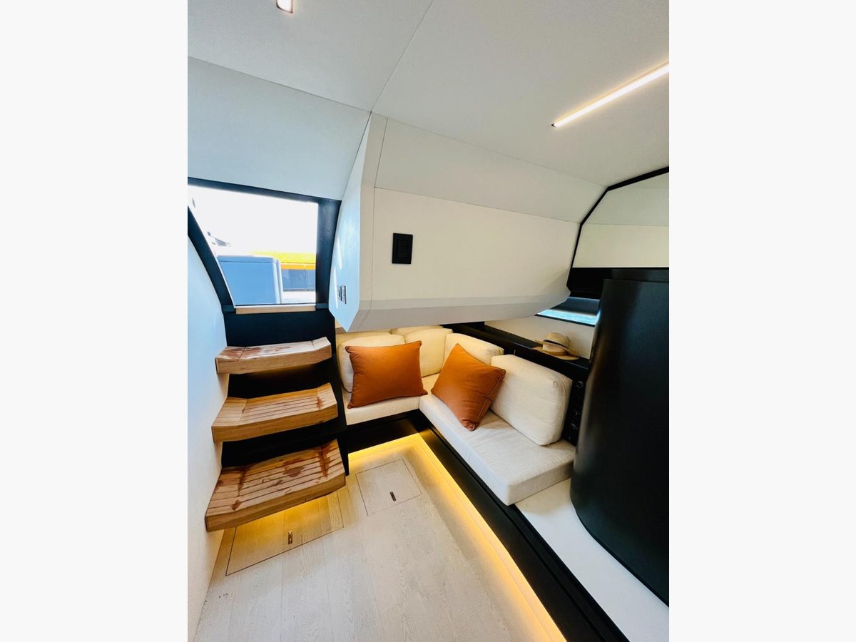 M/Y FLYING SPUR 2